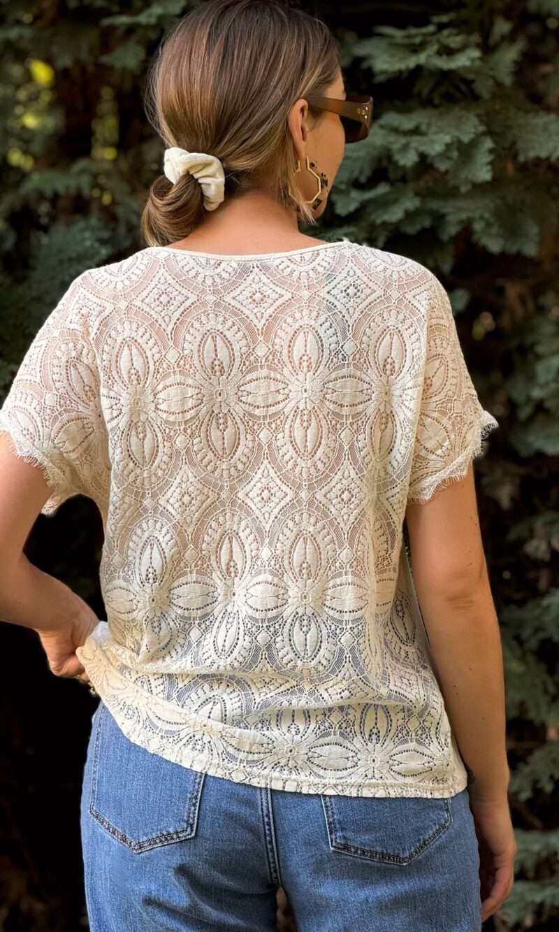 top dos en dentelle avec imprimé fleurs avec dentelle, t-shirt large collection été 2024 pour femme