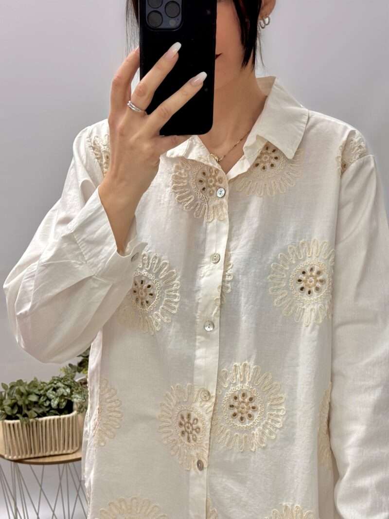 Chemise blanche brodée – Image 4