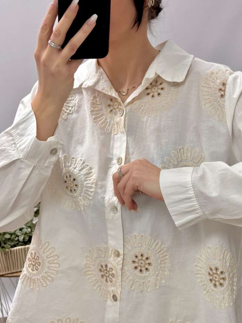 Chemise blanche brodée – Image 2