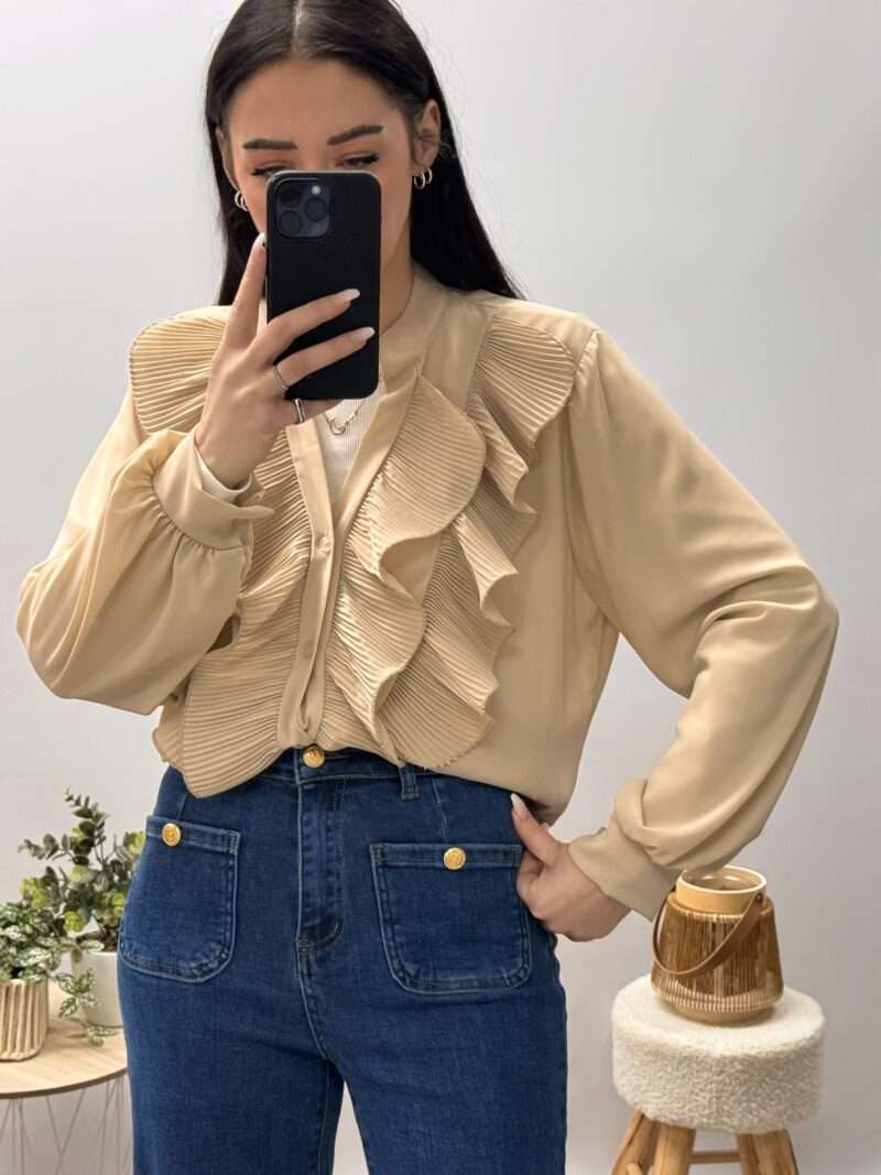 Blouse beige à volants