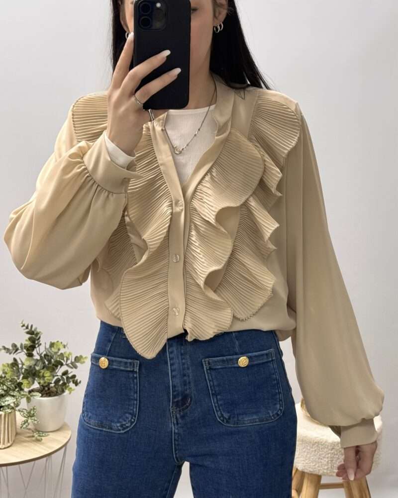 Blouse beige à volants – Image 2