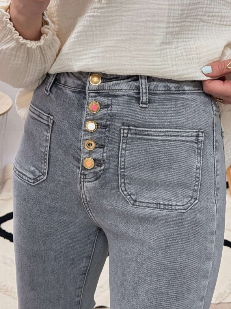 Jean bootcut gris boutons colorés
