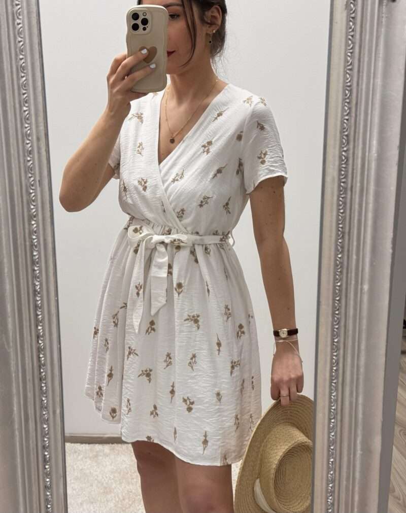 robe courte fleurs brodées