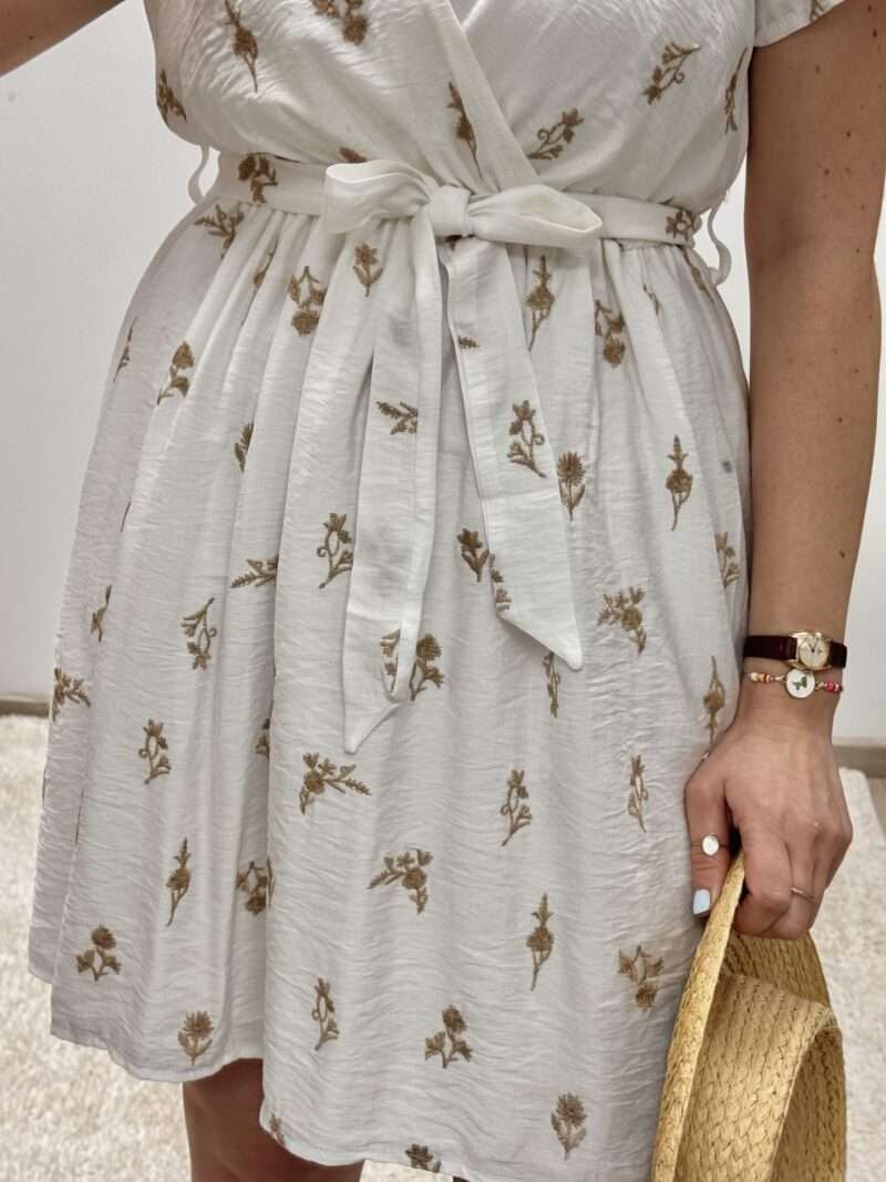 robe courte fleurs brodées – Image 2