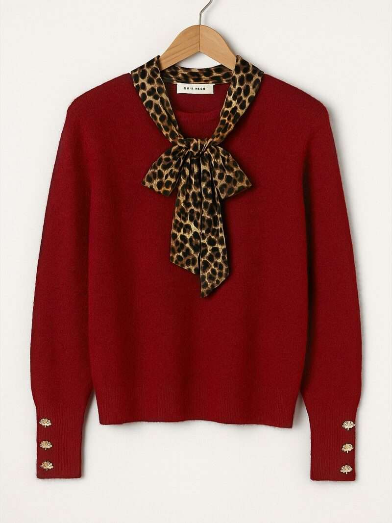 Pull rouge col léopard
