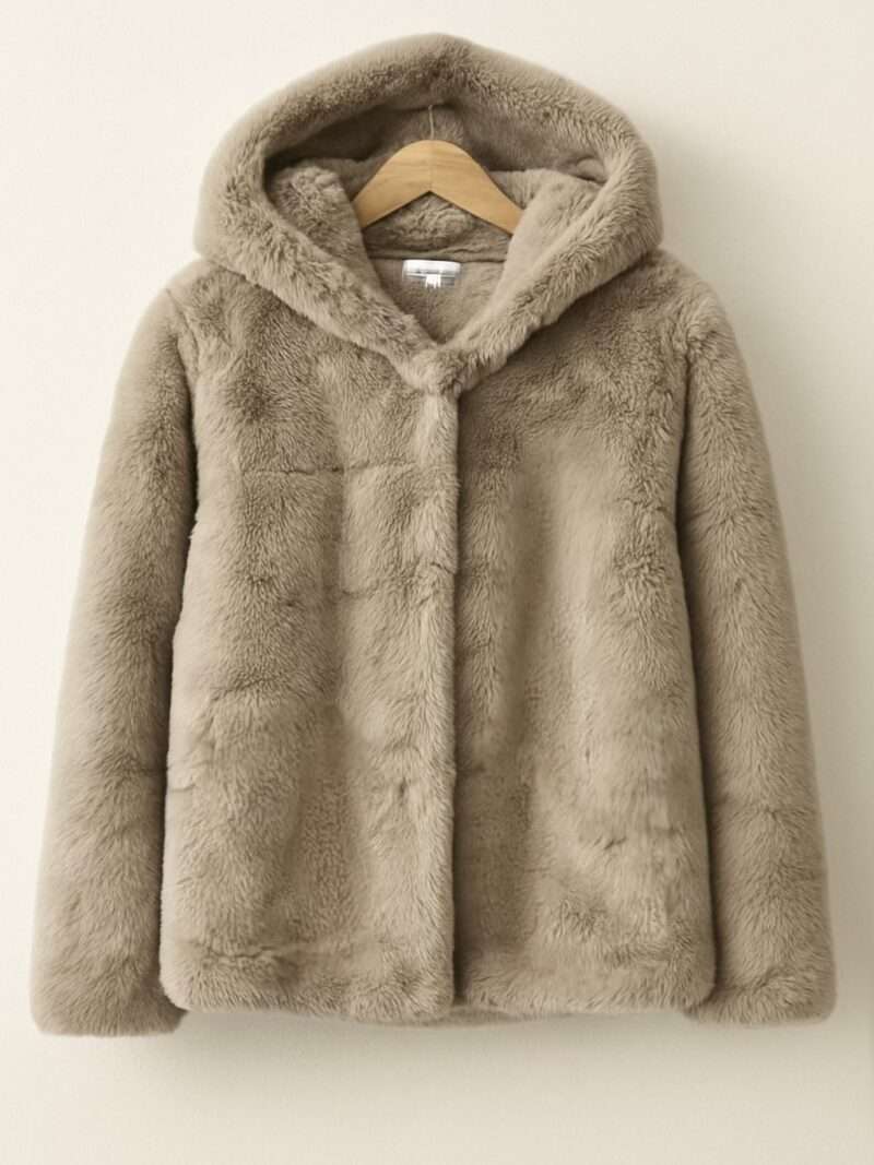 Veste en fourrure avec capuche
