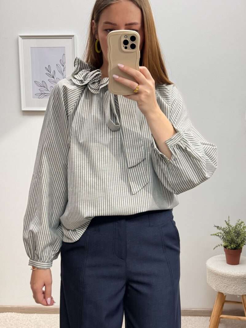 Chemise bleue à rayures