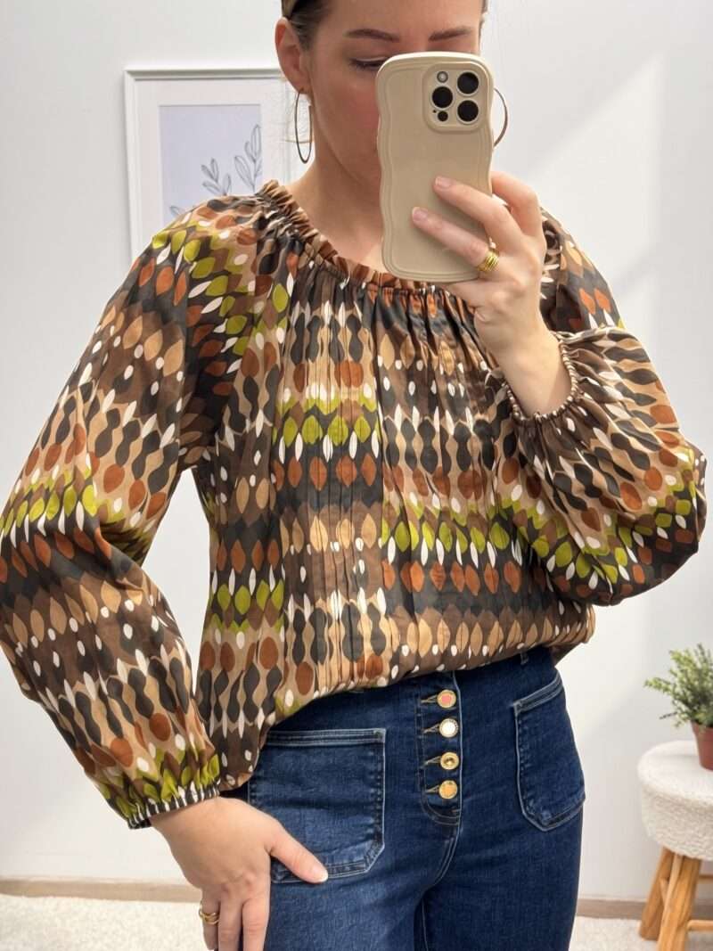 Blouse à froufrous et motifs